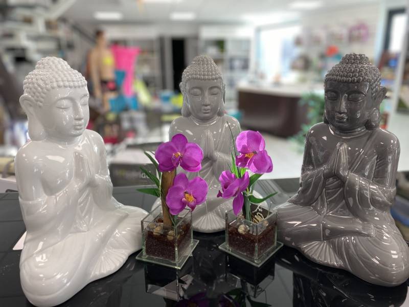 Bouddha assis en céramique disponible en 3 coloris - 36 cm