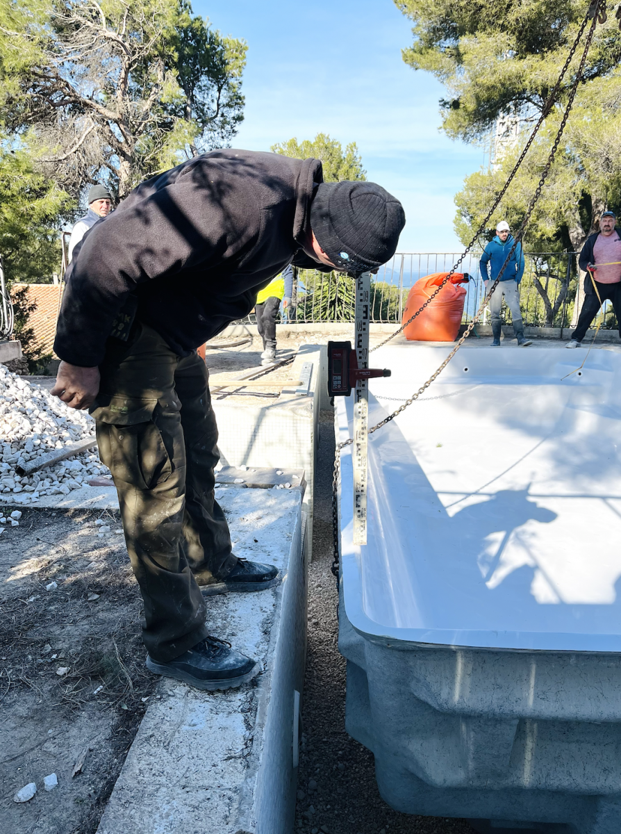 Installation piscine coque polyester